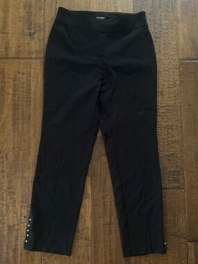 Roz & Ali black capri leggings with silver studs on the side slits, size 4